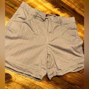 Gloria Vanderbilt size 10